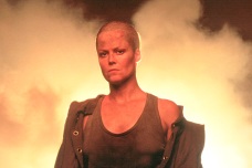 Sigourney Weaver también hizo lo suyo cuando su personaje para "Alien 3" requirió verla sin cabello